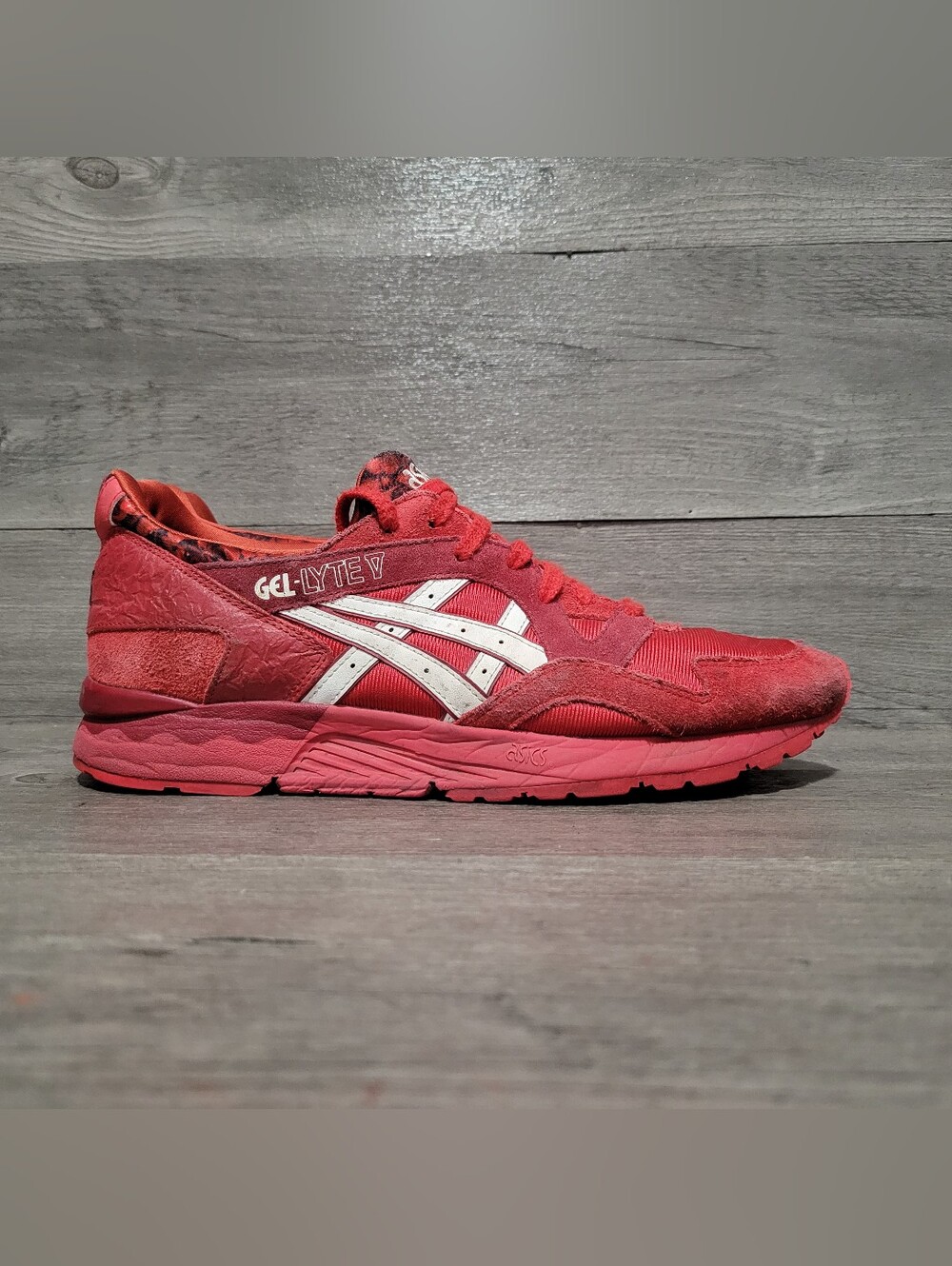 ASICS GEL-LYTE V Valentine's Day BE MINE Mens Size 12 Red Sneakers